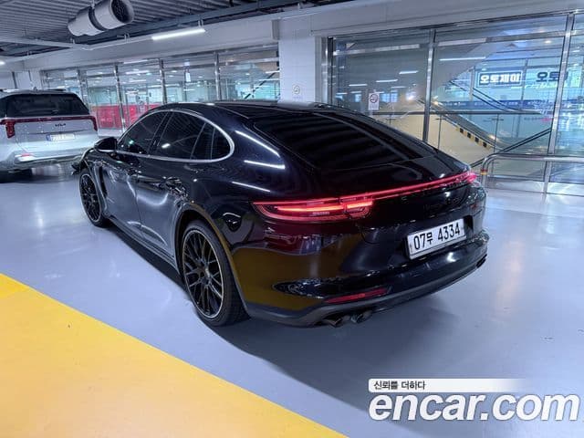 Porsche Panamera 2018 — ფოტო 10/11