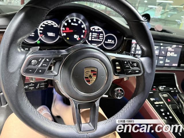 Porsche Panamera 2018 — ფოტო 2/11