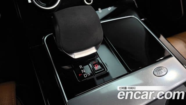 Land Rover Range Rover Velar 2021 — Şəkil 13/36