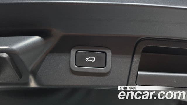 Land Rover Range Rover Velar 2021 — Şəkil 31/36