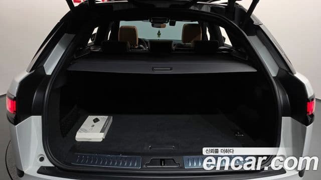 Land Rover Range Rover Velar 2021 — Şəkil 33/36