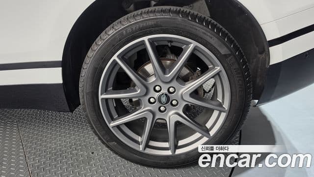 Land Rover Range Rover Velar 2021 — Şəkil 3/36