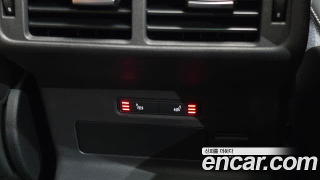 Land Rover Range Rover Velar 2021 — Şəkil 32/36