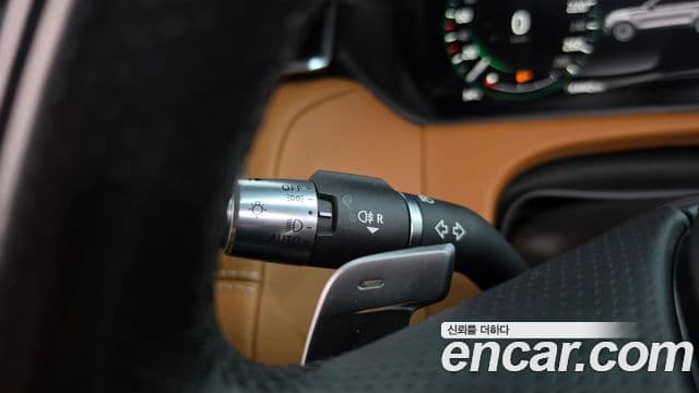 Land Rover Range Rover Velar 2021 — Şəkil 6/36