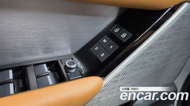 Land Rover Range Rover Velar 2021 — Şəkil 12/36