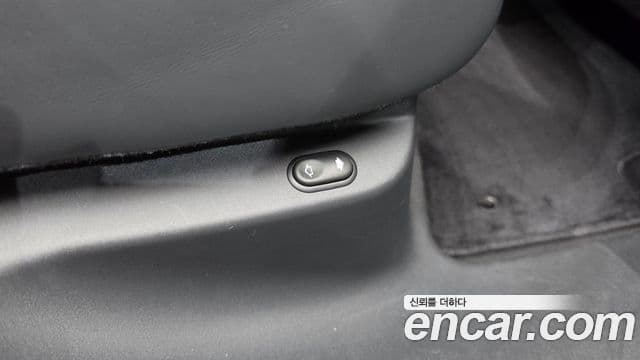 Land Rover Range Rover Velar 2021 — Şəkil 14/36