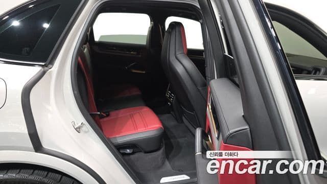 Porsche Cayenne 2025 — ფოტო 18/20