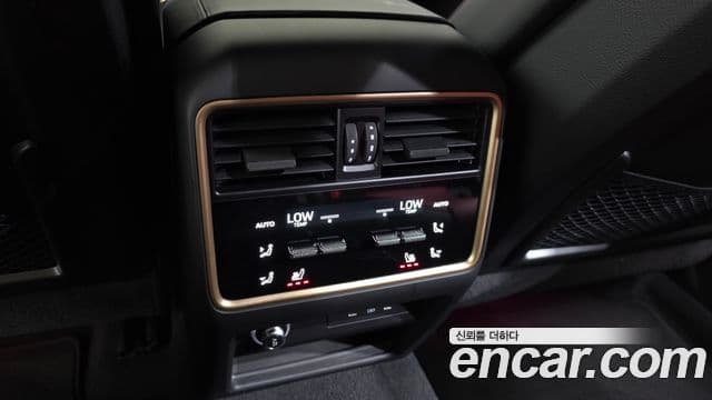 Porsche Cayenne 2025 — ფოტო 4/20