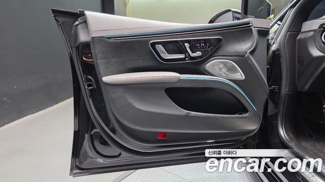 Mercedes-Benz EQS 2021 — ფოტო 30/35