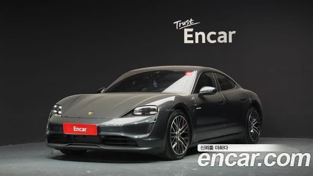 Porsche Taycan 2022 — Photo 16/38