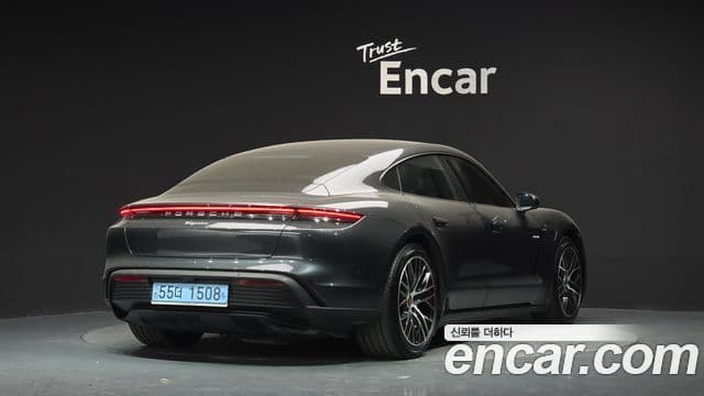 Porsche Taycan 2022 — Photo 9/38
