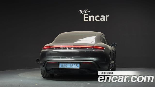Porsche Taycan 2022 — Photo 19/38