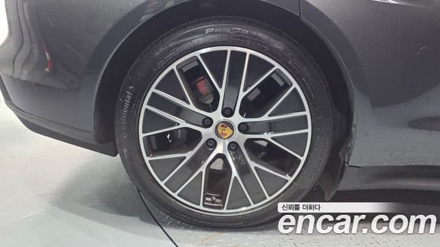Porsche Taycan 2022 — Photo 5/38