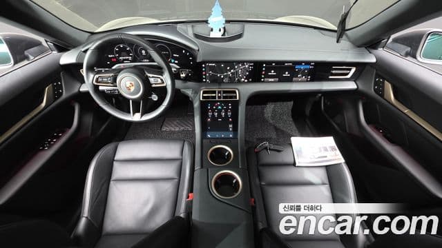 Porsche Taycan 2022 — Photo 27/38