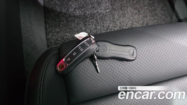 Porsche Taycan 2022 — Photo 30/38
