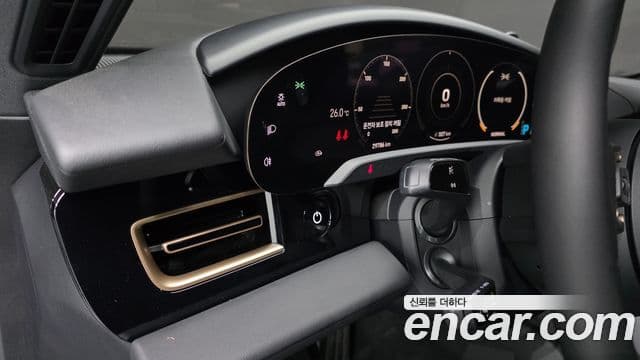 Porsche Taycan 2022 — Photo 34/38
