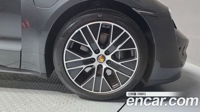 Porsche Taycan 2022 — Photo 31/38