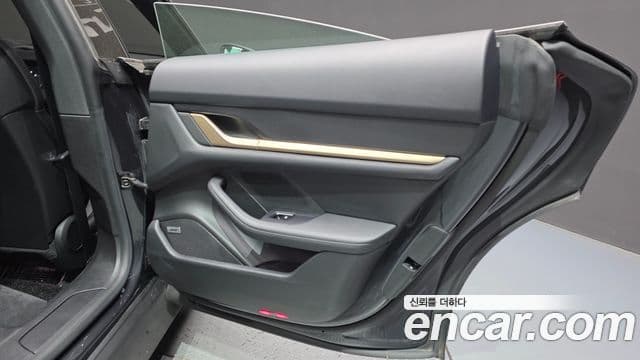 Porsche Taycan 2022 — Photo 23/38