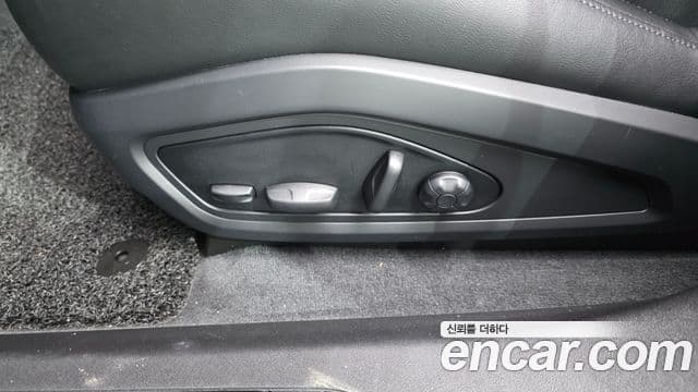 Porsche Taycan 2022 — Photo 2/38