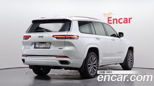 Jeep Grand Cherokee 2021 — Photo 24/35