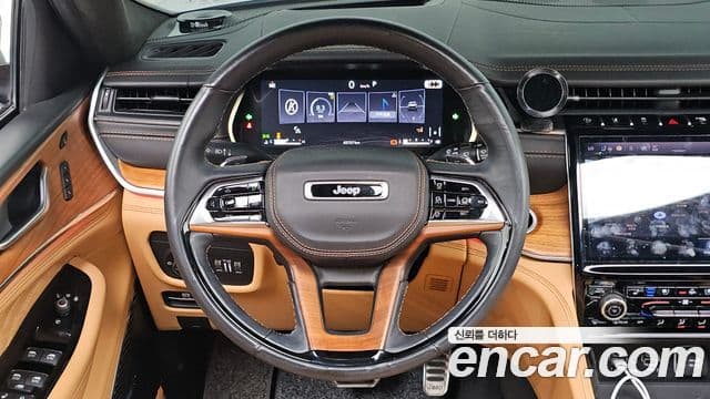 Jeep Grand Cherokee 2021 — Photo 15/35