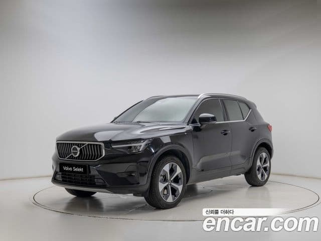 Volvo XC40 2023 — ფოტო 4/19