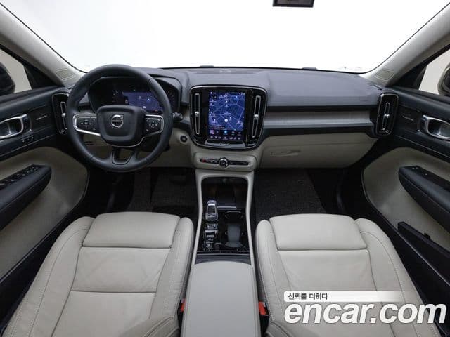 Volvo XC40 2023 — ფოტო 12/19