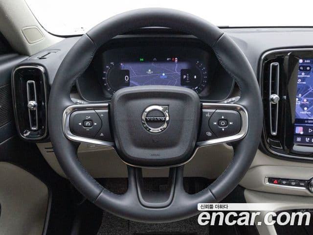 Volvo XC40 2023 — ფოტო 3/19