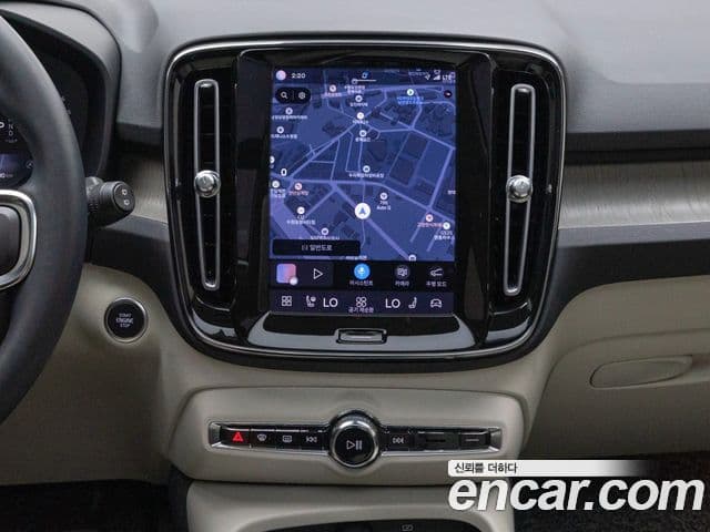 Volvo XC40 2023 — ფოტო 6/19