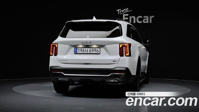 Kia Sorento 2023 — Фото 4/20