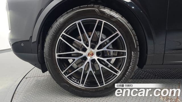 Porsche Cayenne 2024 — Photo 16/36