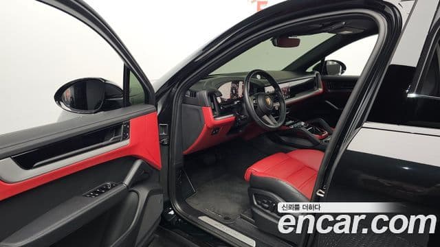 Porsche Cayenne 2024 — Photo 34/36