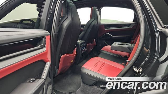 Porsche Cayenne 2024 — Photo 8/36