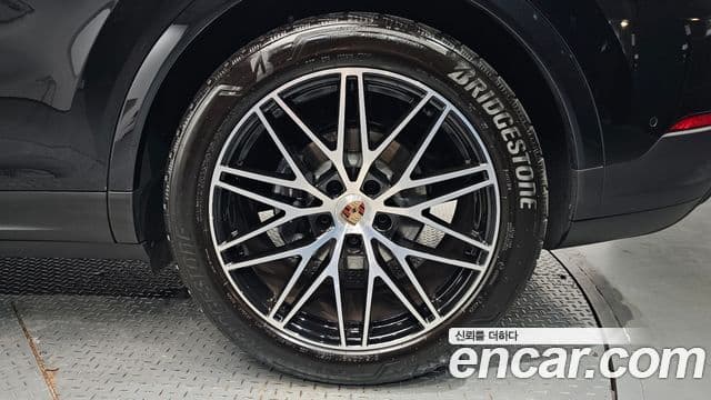 Porsche Cayenne 2024 — Photo 24/36