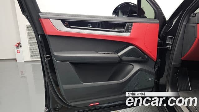 Porsche Cayenne 2024 — Photo 26/36