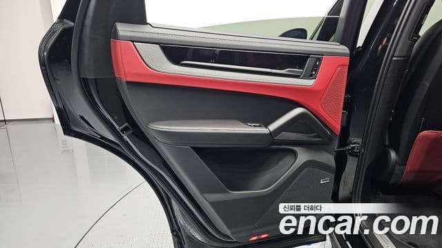 Porsche Cayenne 2024 — Photo 33/36