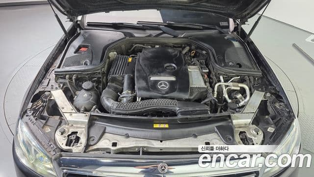 Mercedes-Benz E-Class 2018 — Şəkil 11/20