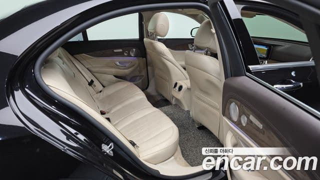 Mercedes-Benz E-Class 2018 — Şəkil 14/20