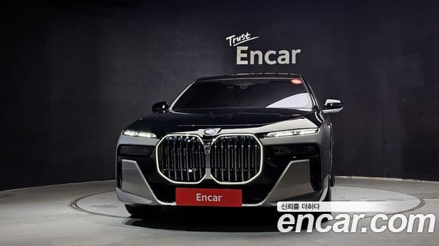 BMW 7 Series 2025 — Photo 12/31