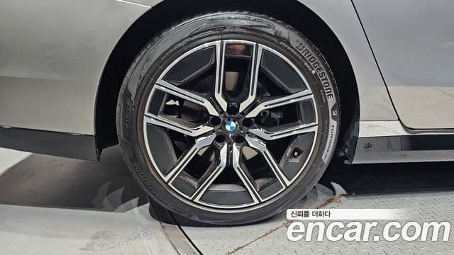 BMW 7 Series 2025 — Photo 28/31