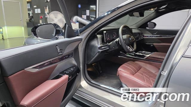 BMW 7 Series 2025 — Photo 6/31