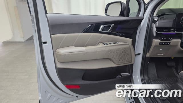 Kia Carnival 2025 — Photo 4/33