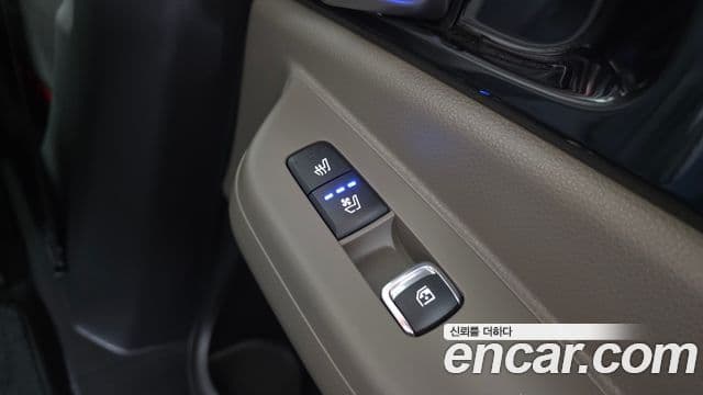 Kia Carnival 2025 — Photo 2/33