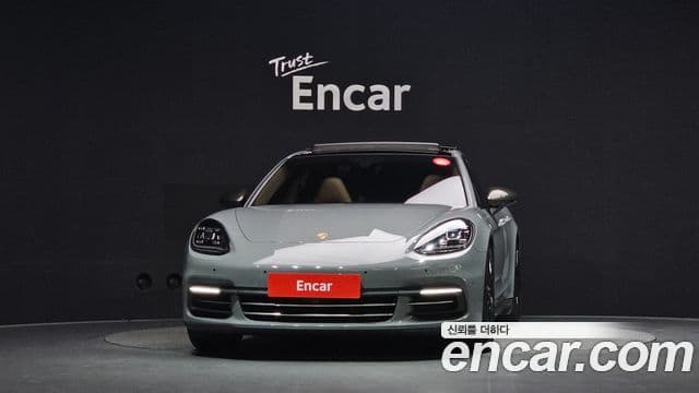 Porsche Panamera 2018 — Photo 40/42