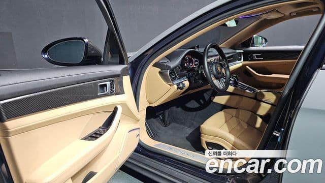 Porsche Panamera 2018 — Photo 21/42
