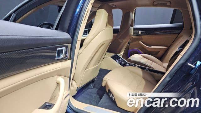 Porsche Panamera 2018 — Photo 23/42