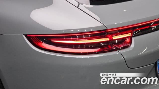 Porsche Panamera 2018 — Photo 11/42