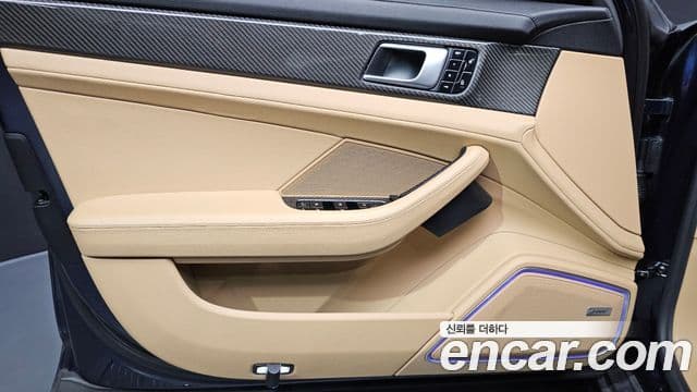 Porsche Panamera 2018 — Photo 18/42