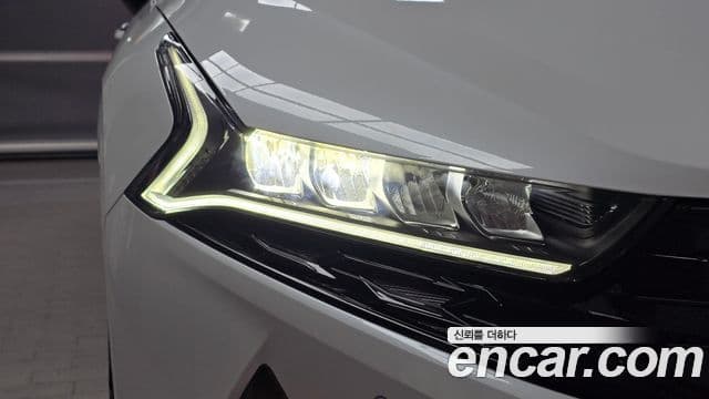 Kia K5 2022 — ფოტო 25/30
