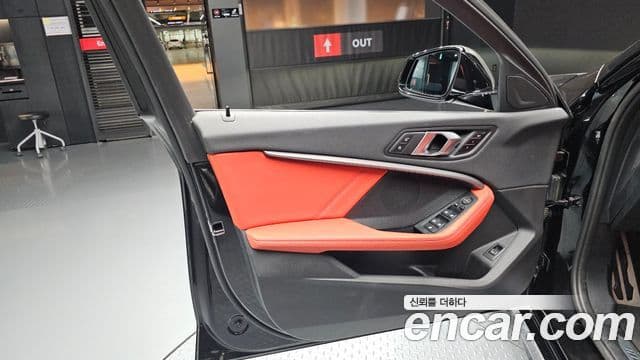 BMW 1 Series 2023 — ფოტო 29/32